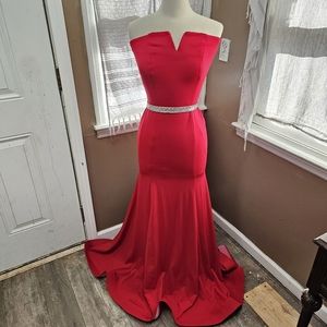 Coya Red Ball Gown / Prom Dress